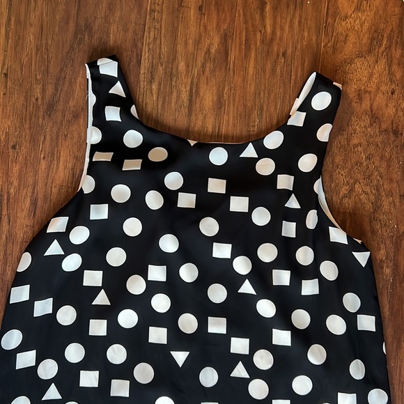 Black and White Geometric Print Dress with Bow Detail on Back - Picture 2 of 6